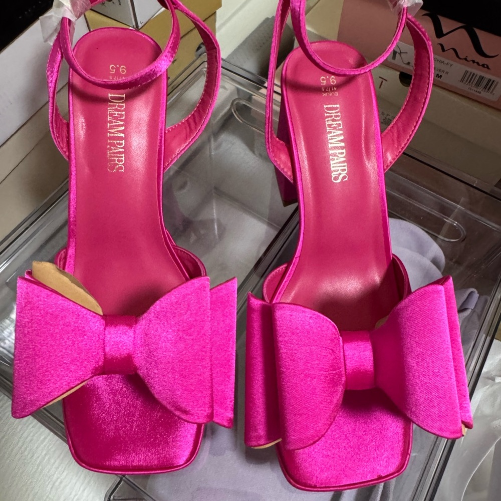 Dream Pairs Women's Fuchsia Bow Heels